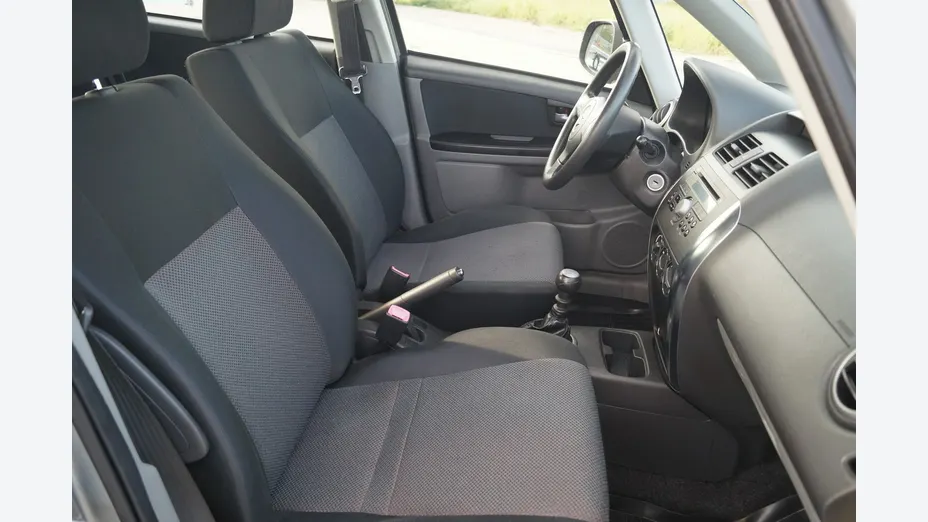 SUZUKI SX4 -