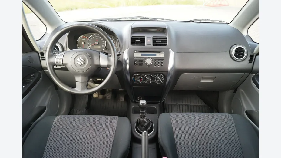 SUZUKI SX4 -