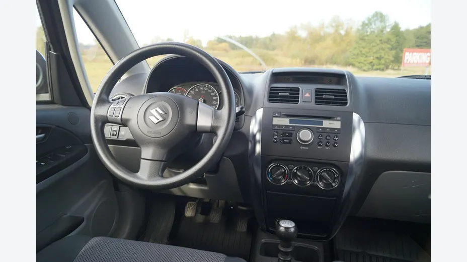SUZUKI SX4 -