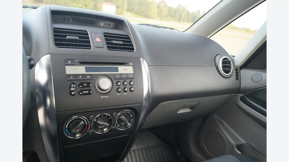 SUZUKI SX4 -