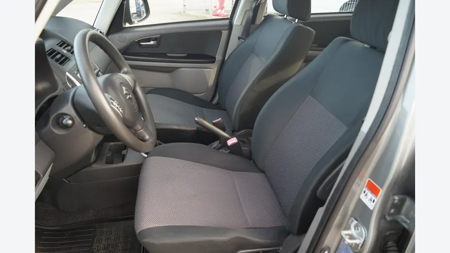 SUZUKI SX4 -