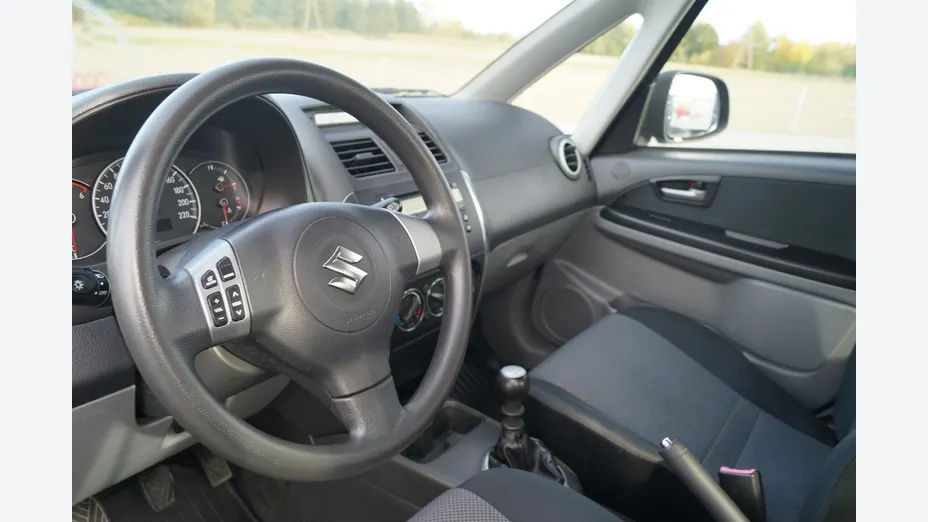 SUZUKI SX4 -