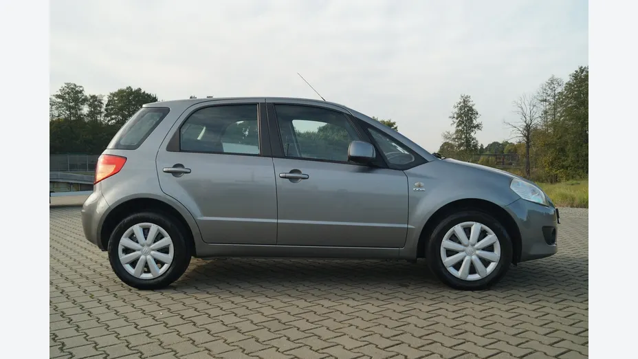 SUZUKI SX4 -