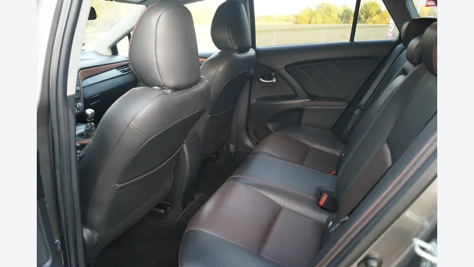 TOYOTA Avensis -