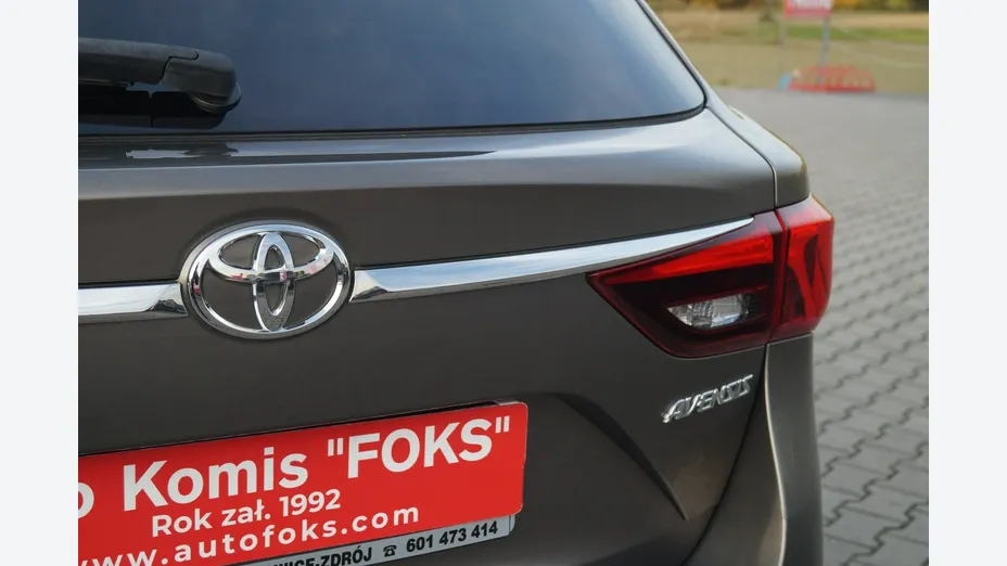 TOYOTA Avensis -