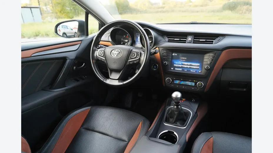 TOYOTA Avensis -