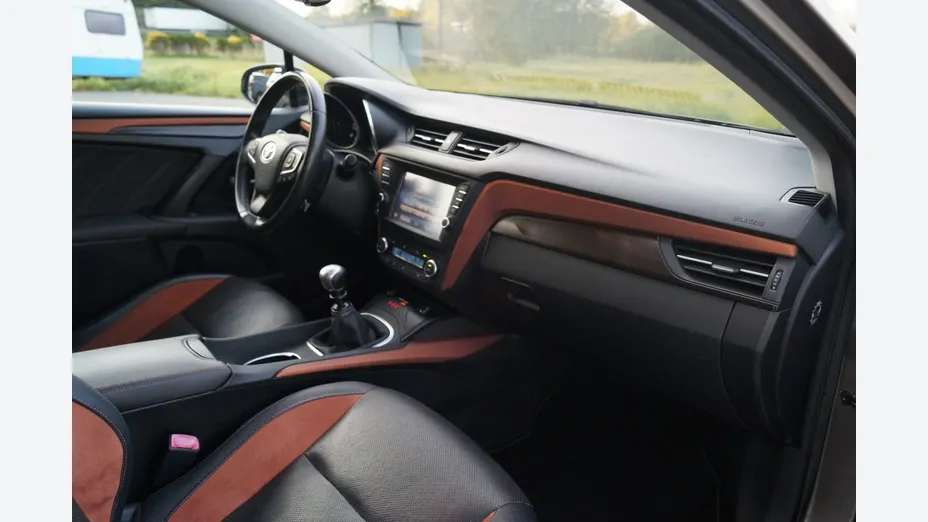 TOYOTA Avensis -