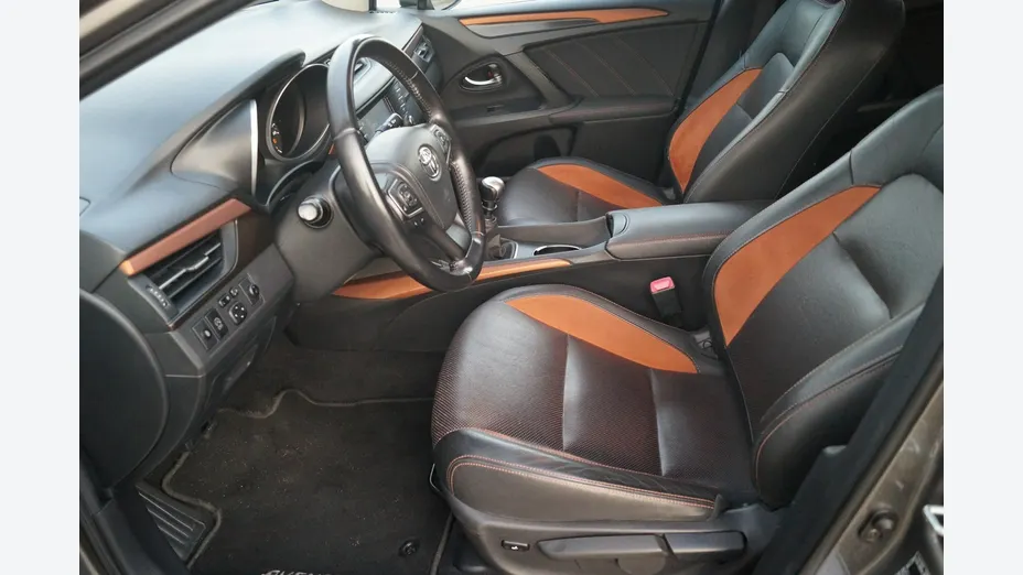 TOYOTA Avensis -