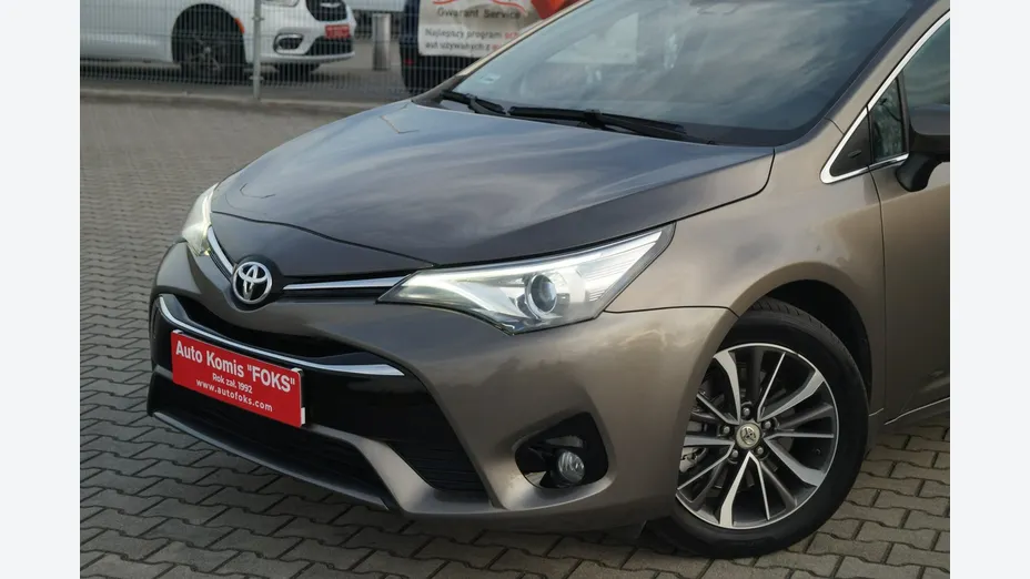TOYOTA Avensis -