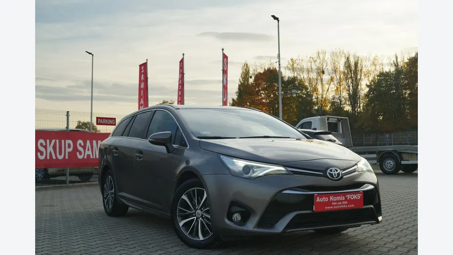 TOYOTA Avensis -
