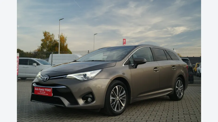 TOYOTA Avensis -