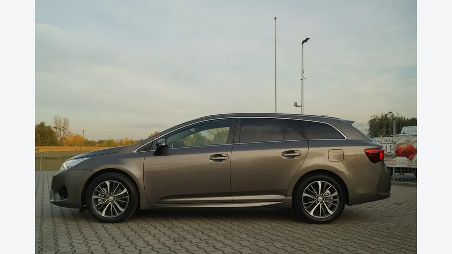 TOYOTA Avensis -