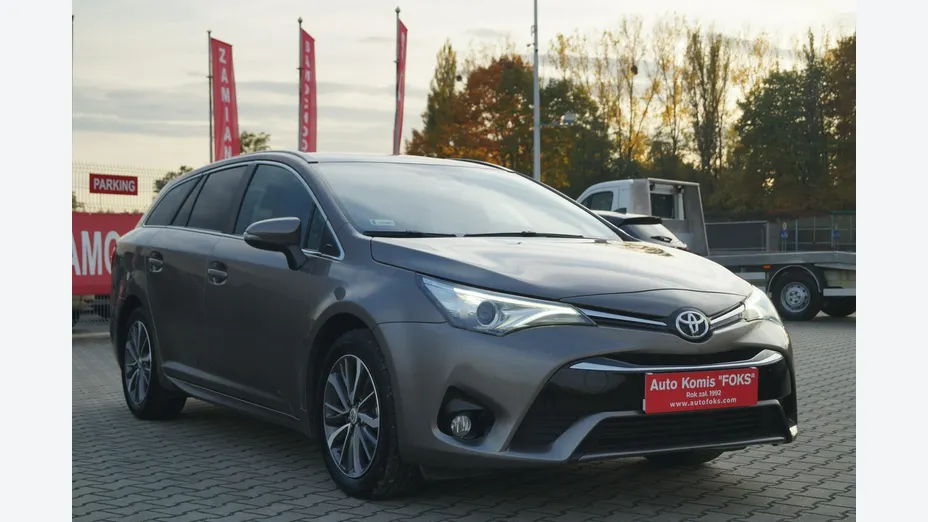 TOYOTA Avensis -