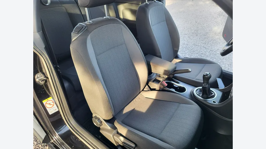 VOLKSWAGEN New Beetle -
