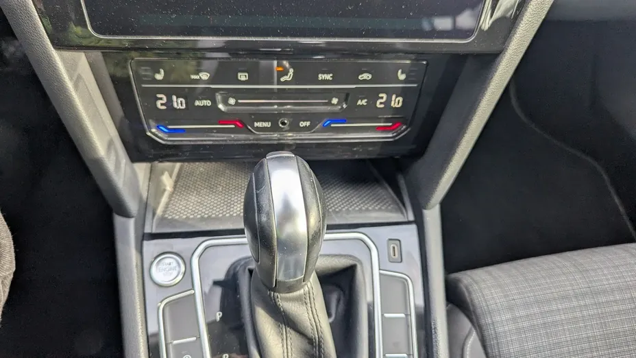 VOLKSWAGEN Passat -