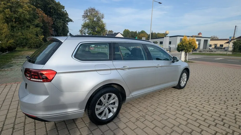 VOLKSWAGEN Passat -