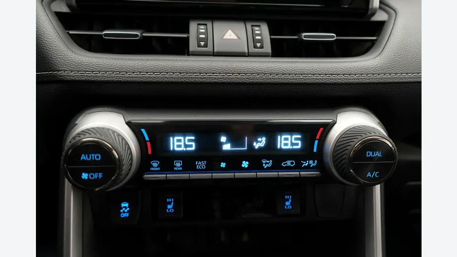 TOYOTA RAV4 -
