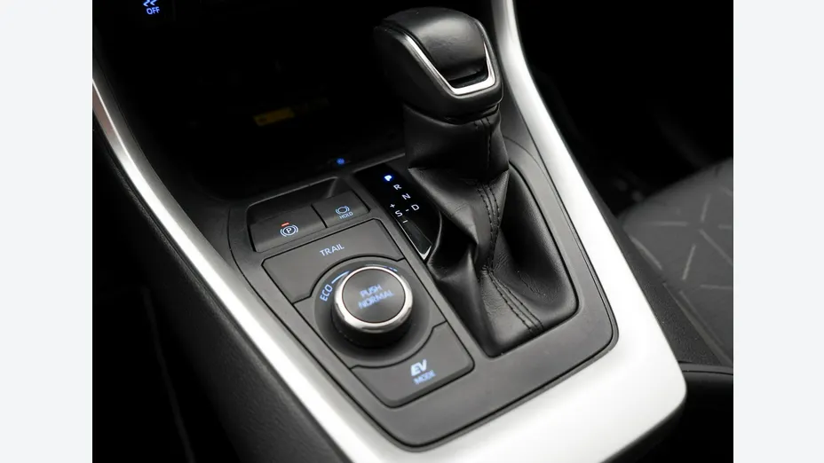 TOYOTA RAV4 -