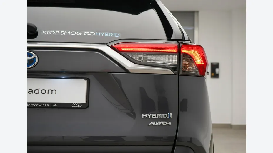 TOYOTA RAV4 -