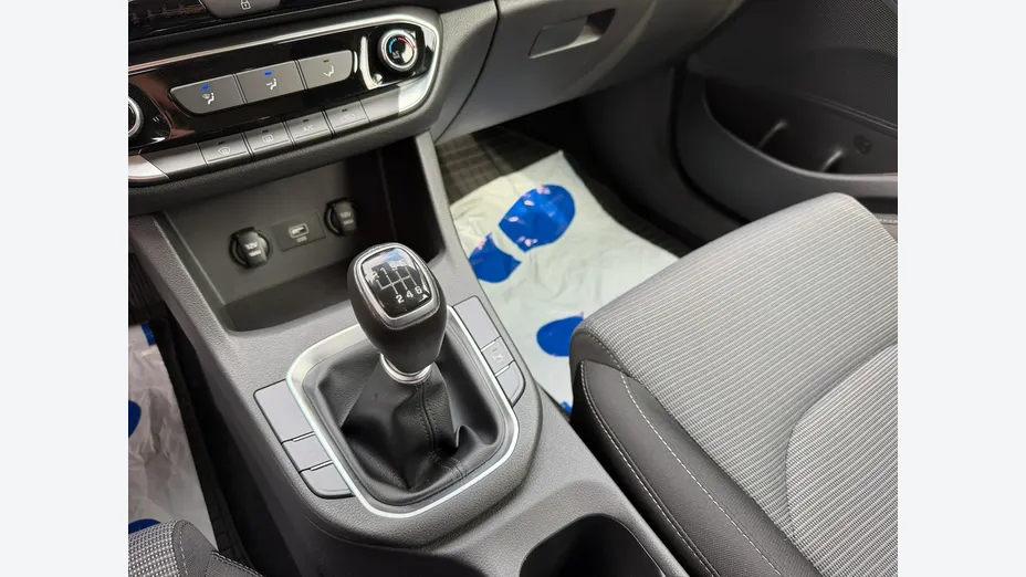 HYUNDAI i30 -