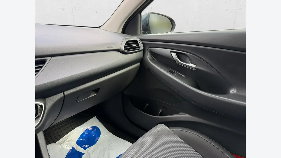 HYUNDAI i30 -