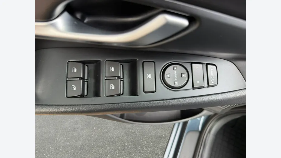 HYUNDAI i30 -