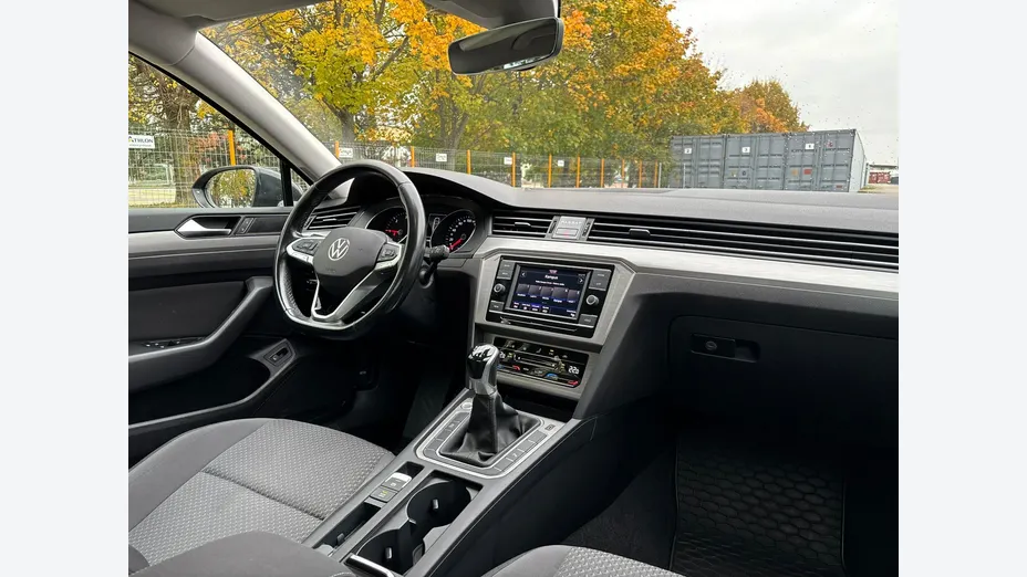 VOLKSWAGEN Passat -