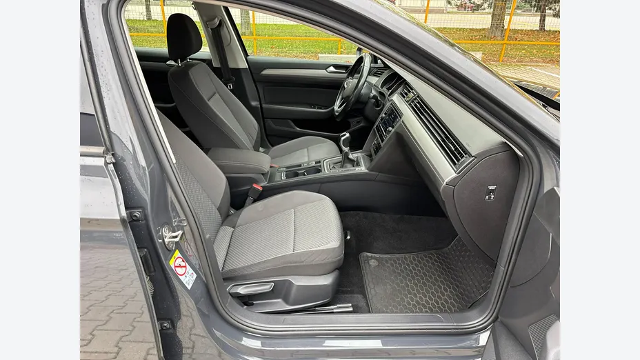 VOLKSWAGEN Passat -