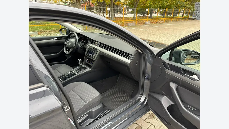 VOLKSWAGEN Passat -