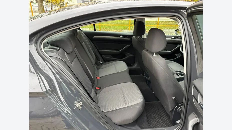 VOLKSWAGEN Passat -