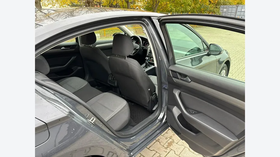 VOLKSWAGEN Passat -
