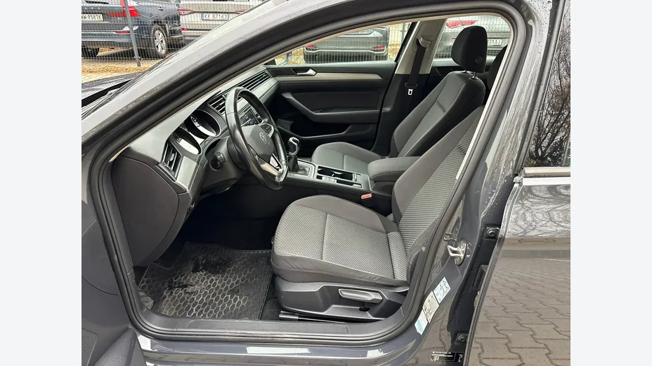 VOLKSWAGEN Passat -