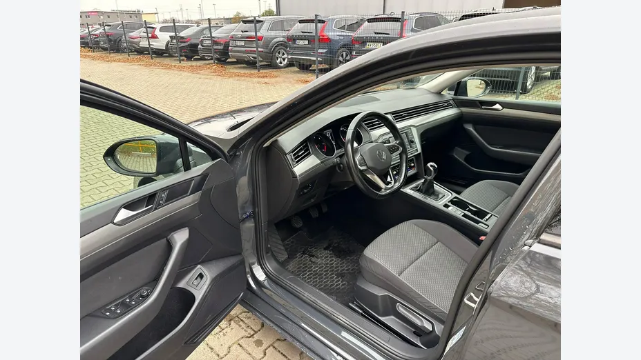 VOLKSWAGEN Passat -