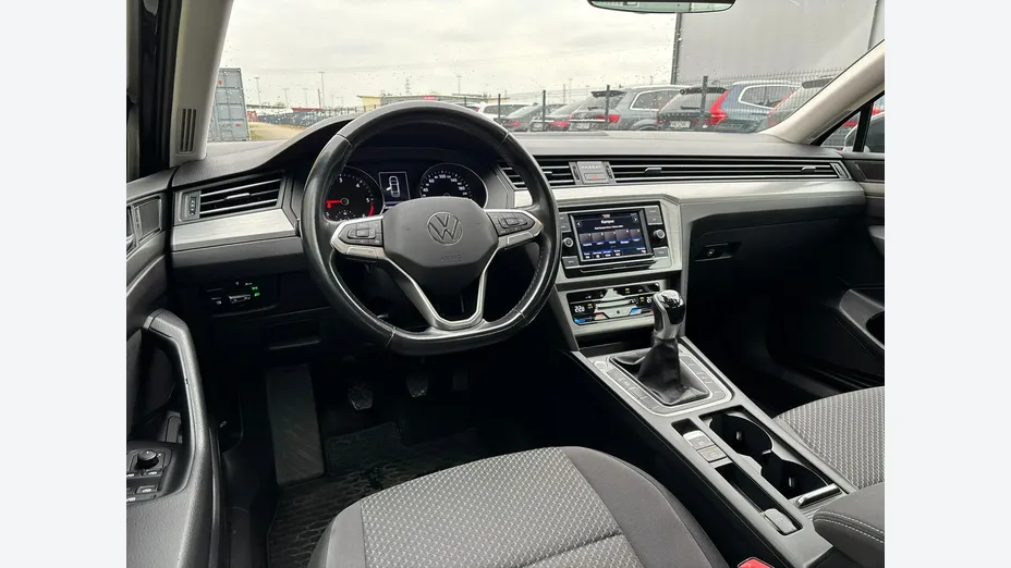 VOLKSWAGEN Passat -