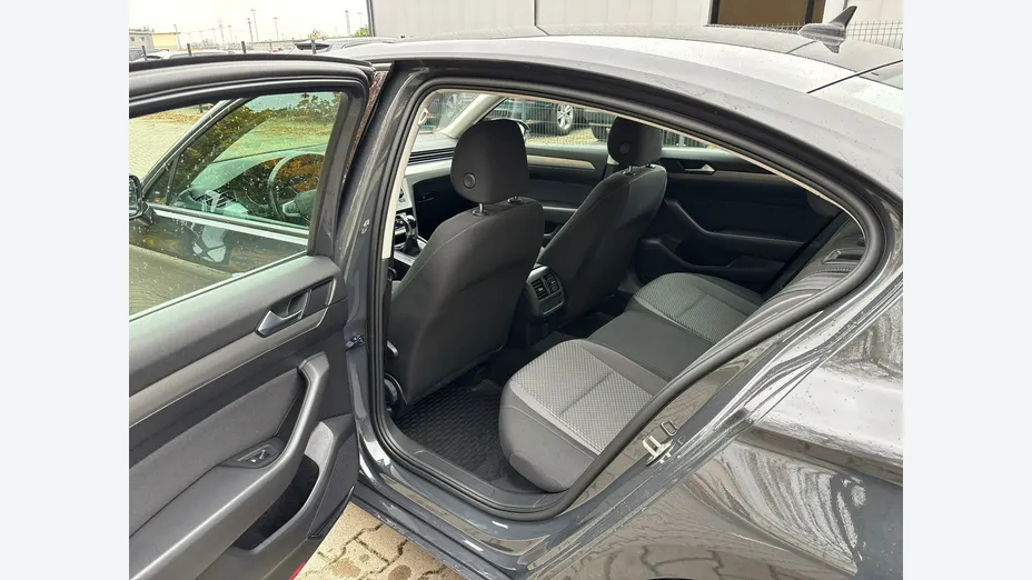 VOLKSWAGEN Passat -