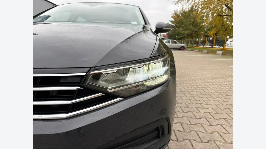 VOLKSWAGEN Passat -