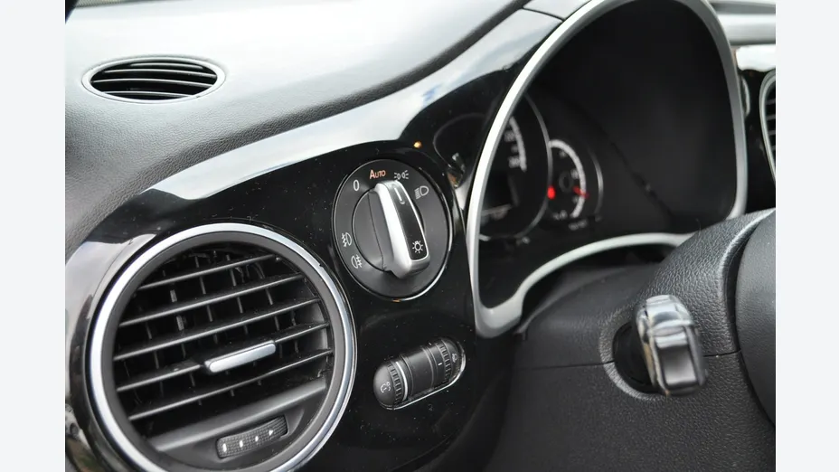 VOLKSWAGEN Beetle -
