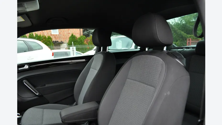 VOLKSWAGEN Beetle -