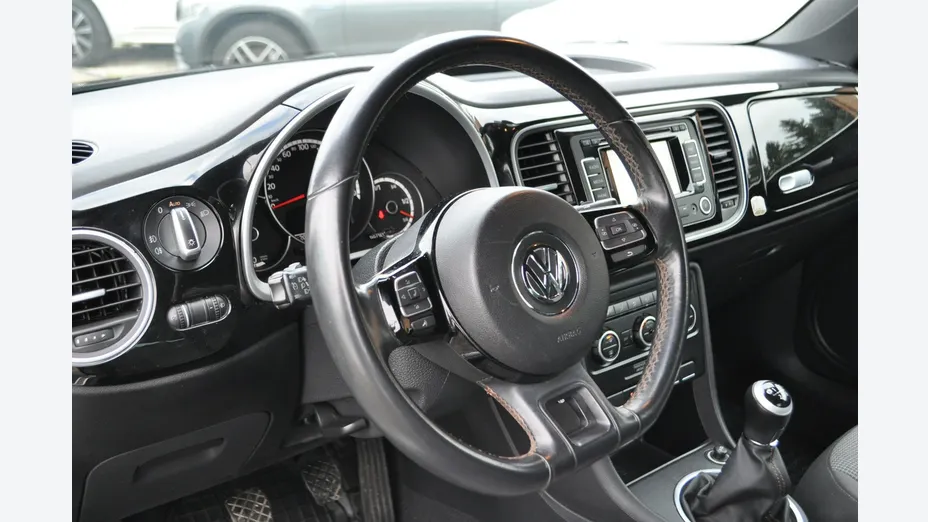 VOLKSWAGEN Beetle -