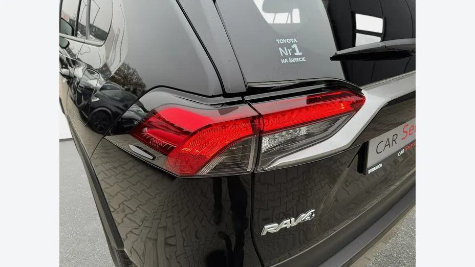 TOYOTA RAV4 -