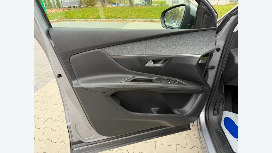 PEUGEOT 3008 -