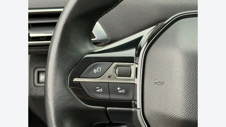 PEUGEOT 3008 -