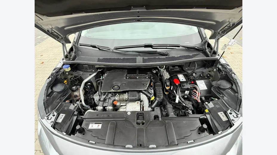 PEUGEOT 3008 -