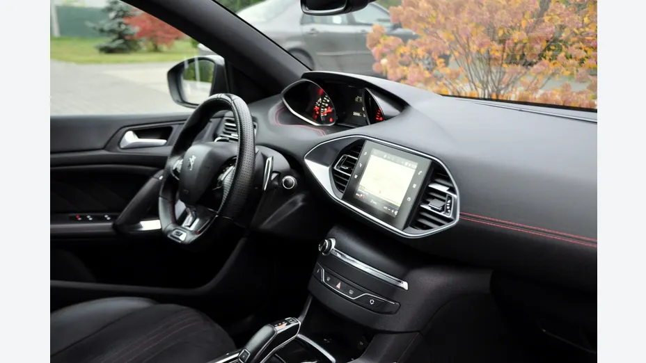 PEUGEOT 308 -