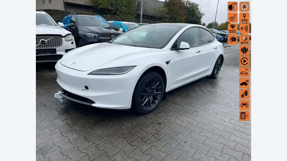 TESLA Model 3 -