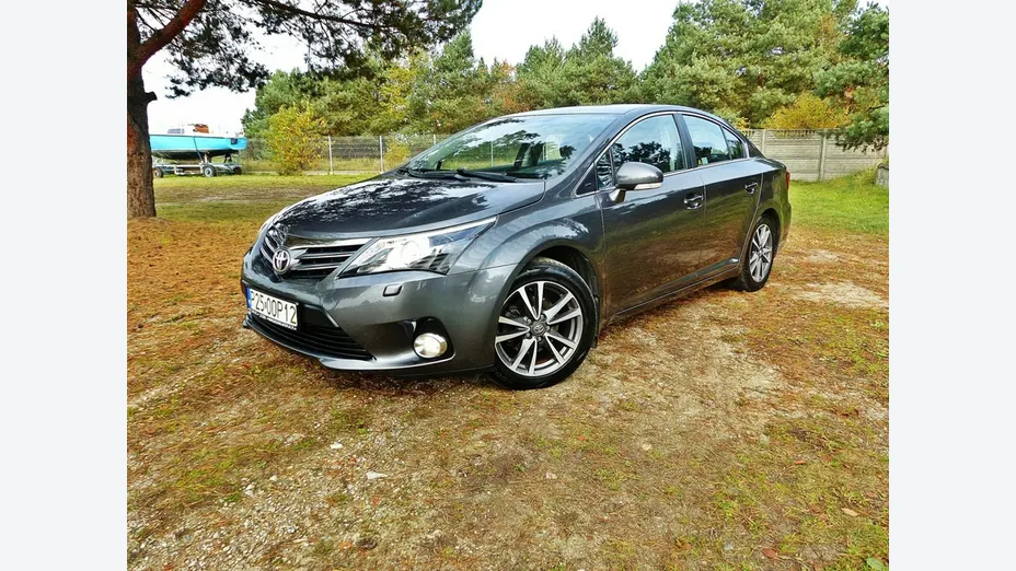 TOYOTA Avensis -