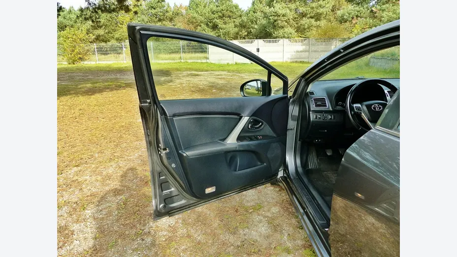 TOYOTA Avensis -