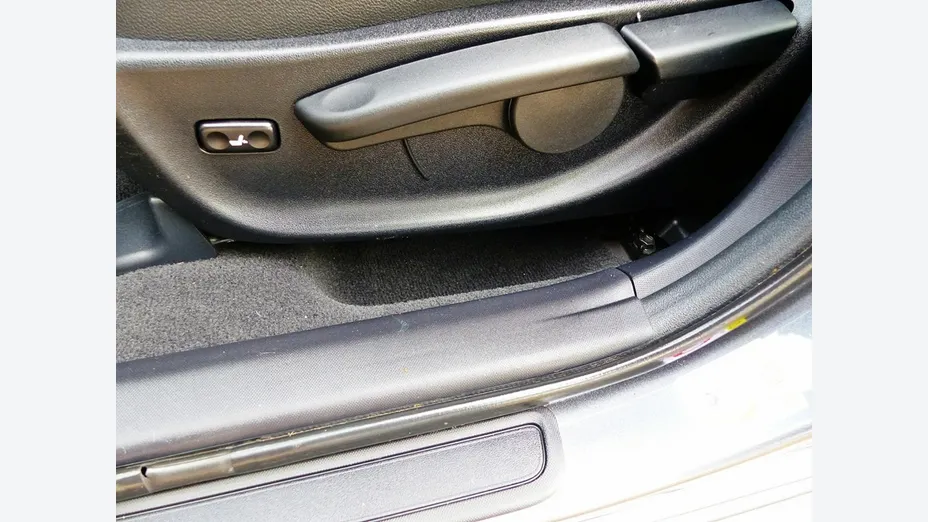 TOYOTA Avensis -