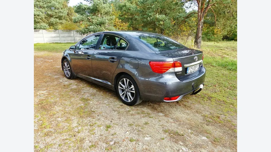 TOYOTA Avensis -