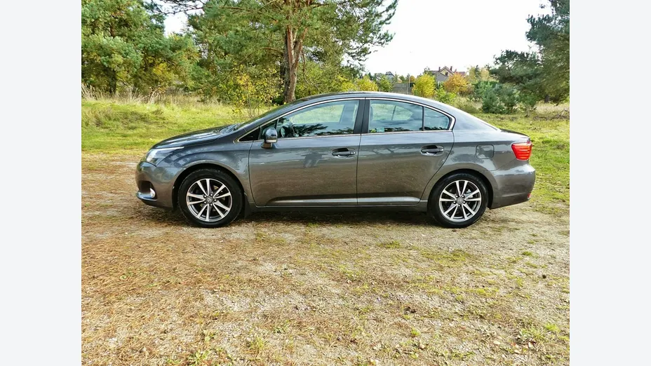 TOYOTA Avensis -
